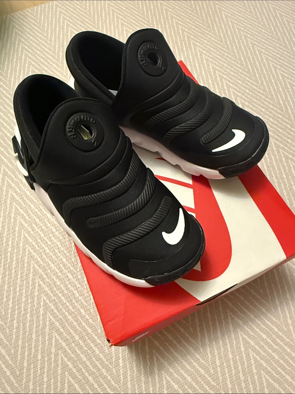 New Nike Dynamo Go Kids Black and White Slip-On Sneakers - 13c